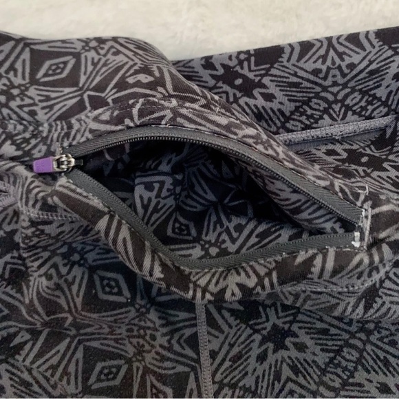 Athleta Bare To Run Knicker Cairo Cropped Capri Reflective Sonar Leggings SZ XS - Picture 7 of 12